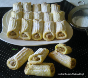 Read more about the article “Papučice sa orasima”: malo neobično ime ili izgled kolača, a ukus fantastičan…