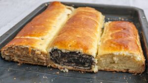 Read more about the article FINA ŠTRUDLA SA ORASIMA: Klasični kolač koji nikada ne gubi svoju draž
