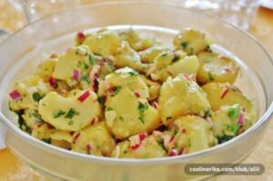 Read more about the article Krompir salata je uvijek ukusna, a ja se trudim da je pripremim na razne načine. Isprobajte i ovaj.