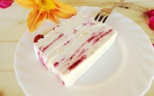 Read more about the article Voćna torta sa rozen korama