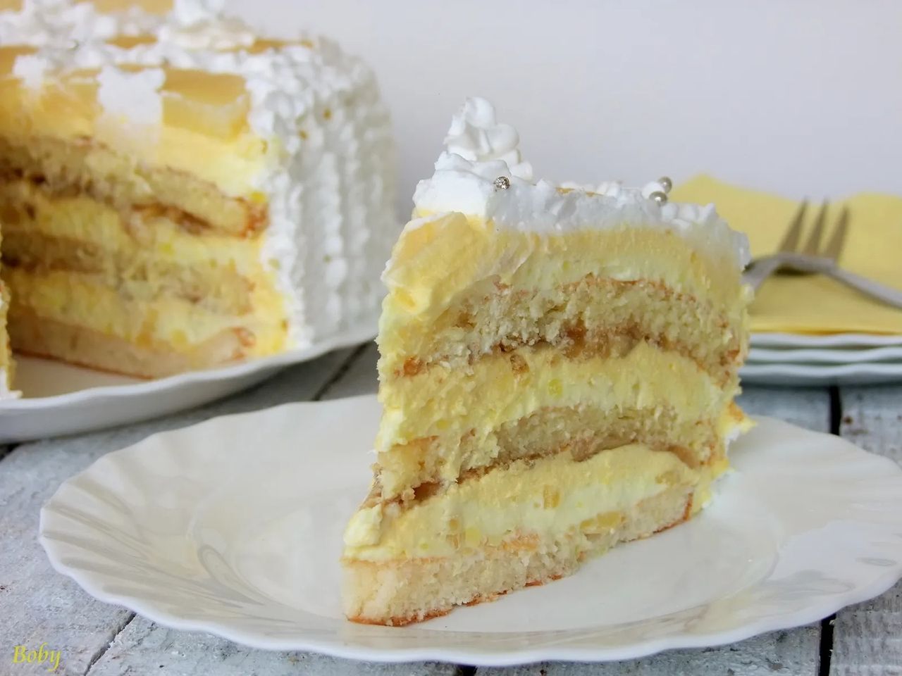 Read more about the article Alžirska torta… Divna voćna torta sa ukusom ananasa i banane!