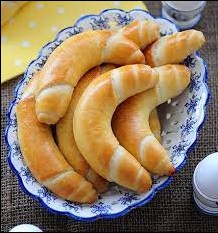 You are currently viewing Vrhunske pekarske kifle, bez jaja, margarina i mleka: Toliko su ukusne da ćete ih jesti i same!