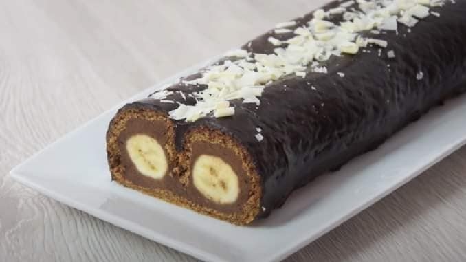 You are currently viewing NEMA BOLJE KOMBINACIJE: Slatki rolat sa bananama i čokoladom