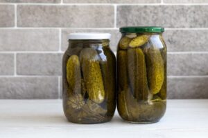 Read more about the article Mogu li se kiseli krastavci pokvariti i koliko uopće traju u hladnjaku?