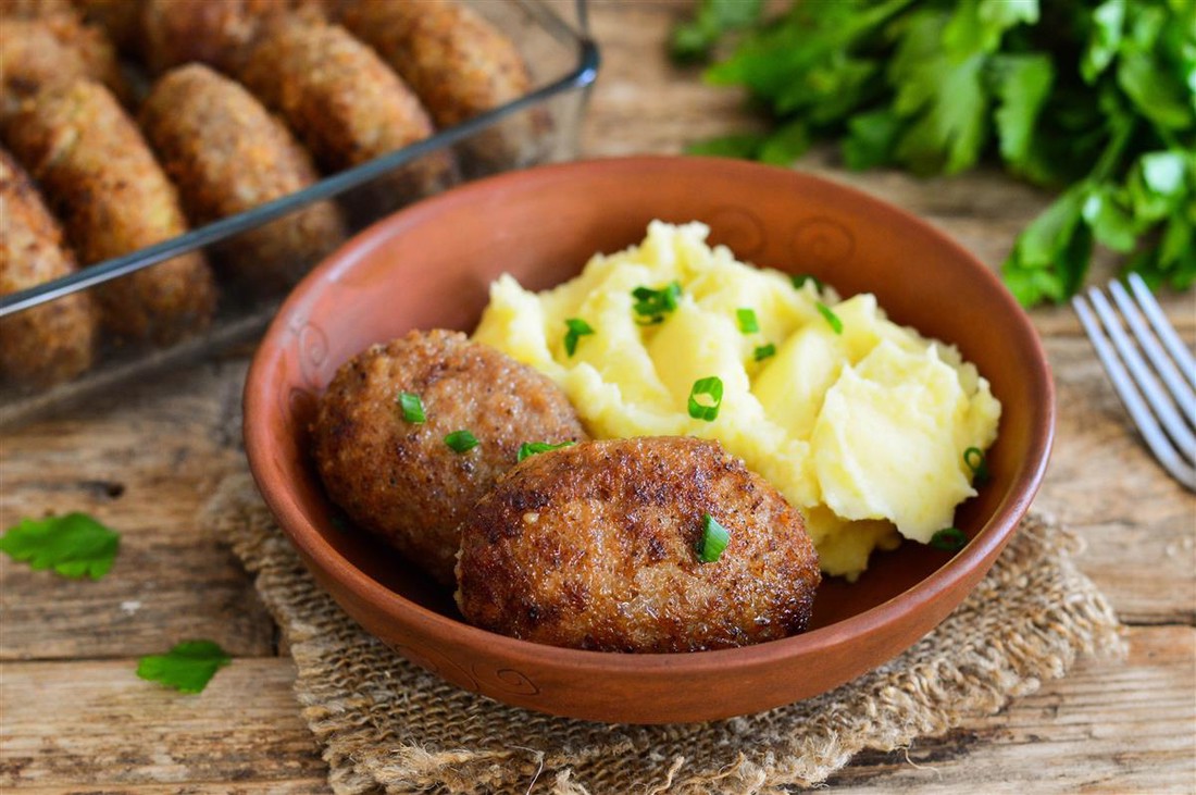 You are currently viewing Jednostavan recept za faširance s pire-krumpirom koji će obožavati cijela obitelj